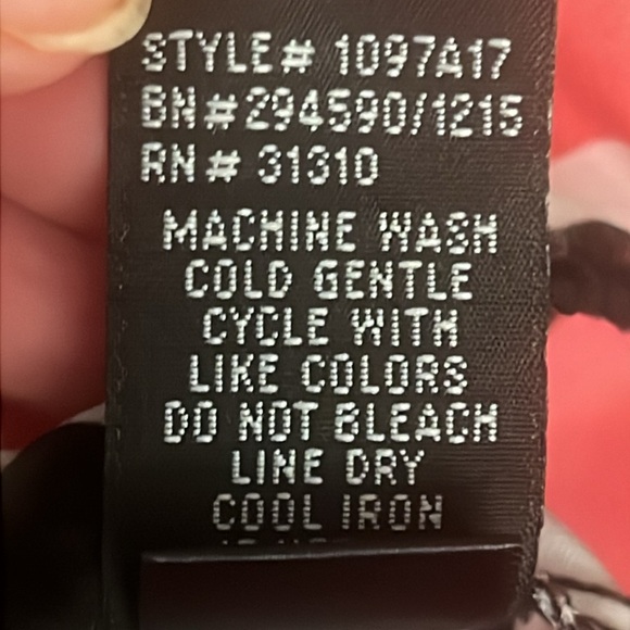 By & By Blouse Sz M Striped V-Neck ¾ Sleeve Cold Shoulder Lightweight - Picture 9 of 9